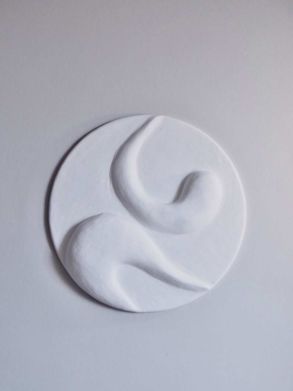 круглое гипсовое панно